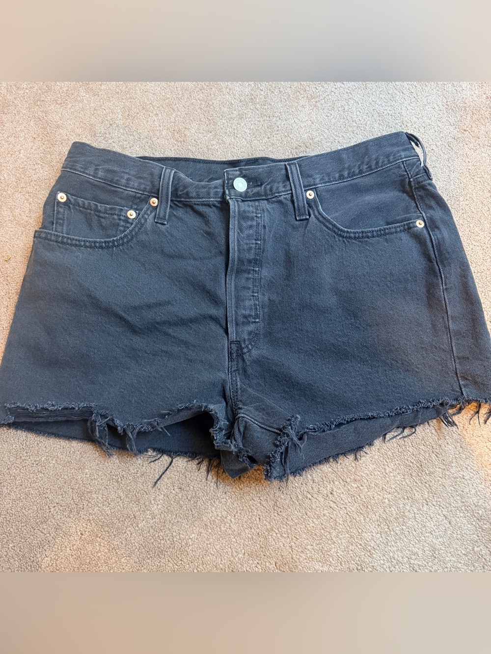 Levi’s Black Frayed Hem cuttoff Denim Shorts size 33